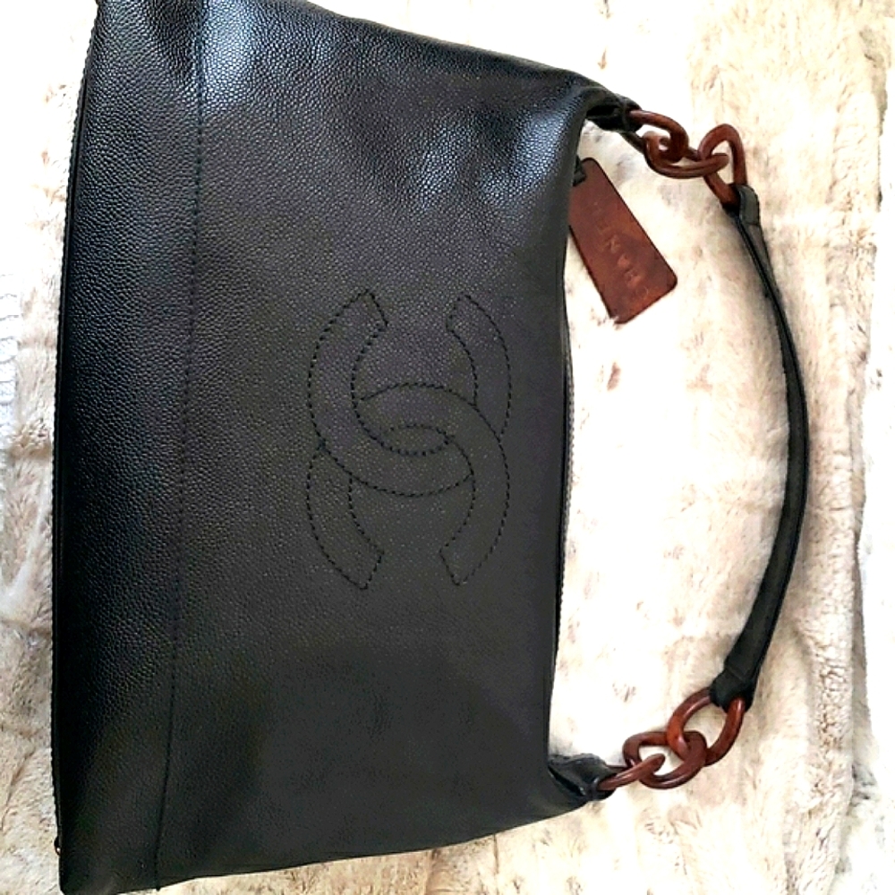 Chanel Caviar crescent hobo caviar black 2003 Near new condition.